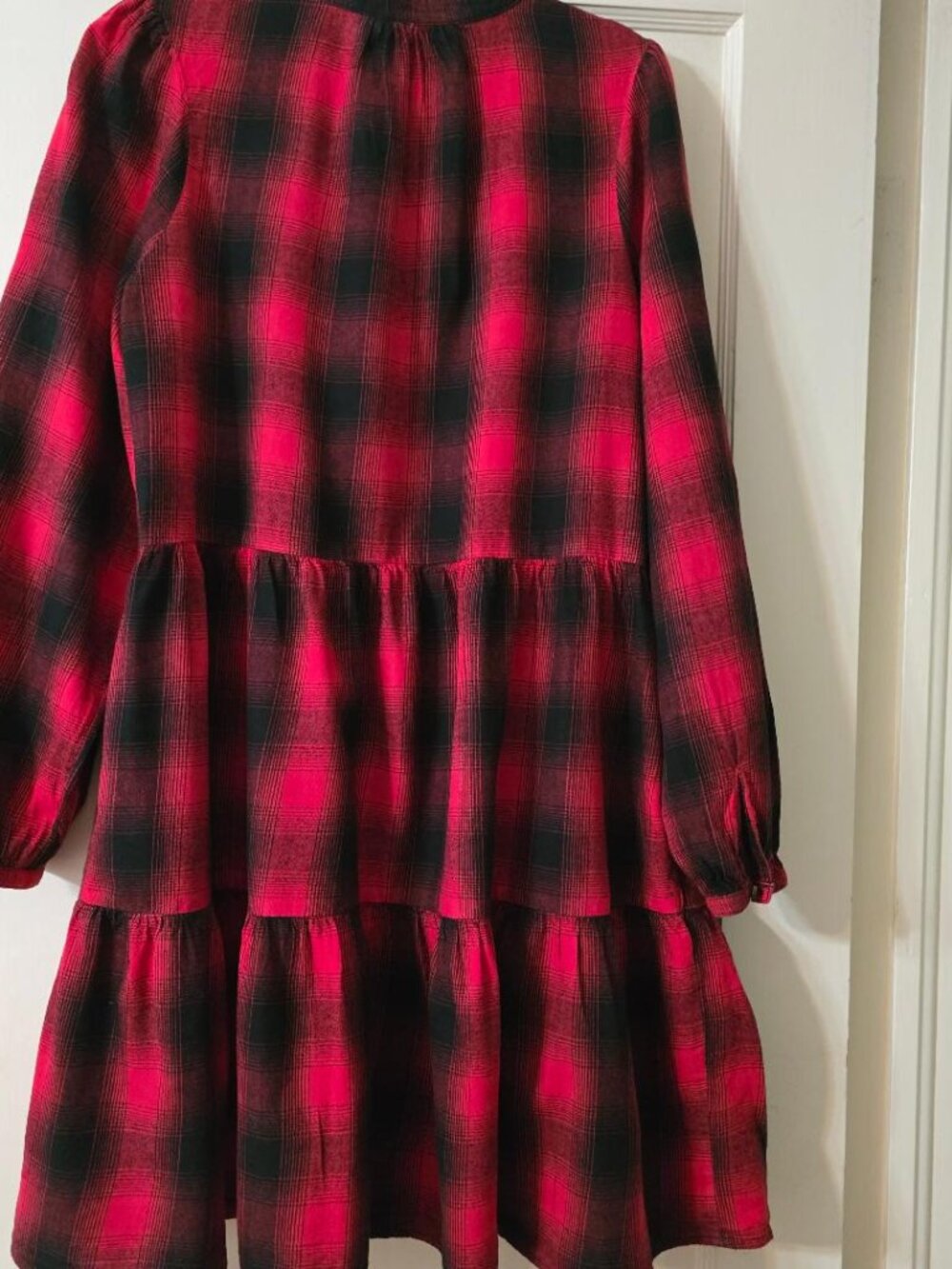 M  Time and Tru Dress Buttoned Red & BL Plaid Check Tiered Long Sleeve V-Neck